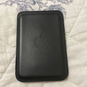 Apple MagSafe Wallet - Barely Used